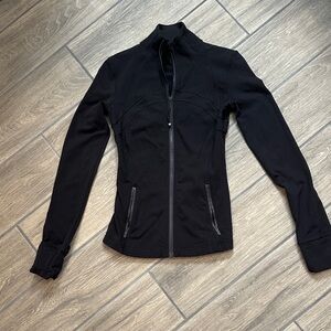 Lululemon Women's Black Jacket, zip front, 2 pocket warm hand cuffs.